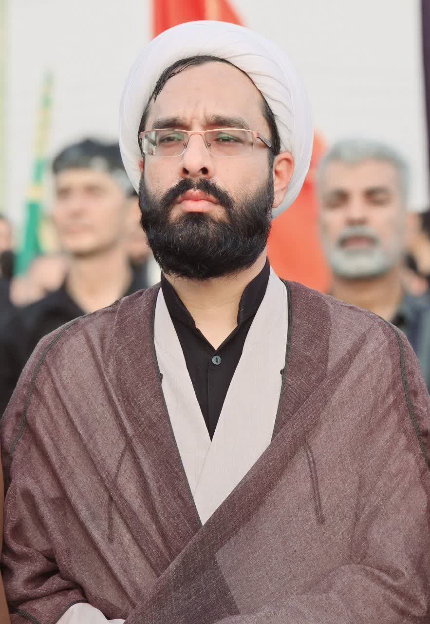بسمه تعالی فرزند فرهیخته ملوند.افتخار ملوندیا جناب حجت‌الاسلام والمسلمین شیخ محمد حسین صاف   با سلام و تحیات؛ انتصاب شایسته حضرتعالی به عنوان مسئول محترم دفتر امام جمعه شهرستان طبس که بیانگر تعهد، ولایت مداری .کارآمدی و شایستگی های برجسته حضرتعالی در صحنه های مختلف خدمت صادقانه به نظام مقدس جمهوری اسلامی ایران است، صمیمانه تبریک عرض می نماییم. بی تردید تقویت ایمان دینی مردم به عنوان تکیه‌گاه اصلی انقلاب و نظام و حرکت در مسیر فرهنگ و بصیرت فرهنگی مبنای کار حقیقی روحانیت در جامعه اسلامی ایران است که با حسن اعتماد معظم له، تجارب ارزنده و روحیه انقلابی شما، منظومه ای مبارک و ارزشمندی را در رسیدن به اهداف عالیه جهت خواهد داد. با آرزوی توفیقات روز افزون، سربلندی حضرتعالی در سایه سار توجهات حضرت ولی عصر (عجل اللّه تعالی فرجه الشریف) و در پرتو رهنمودهای مقام معظم رهبری (مدظله العالی) برای تبیین حقایق و هدایتگری فرهنگی و سیاسی را از درگاه خداوند متعال مسئلت داریم. کانون فرهنگی مسجد و امور فرهنگی پایگاه بسیج ملوند.   @eshkabar