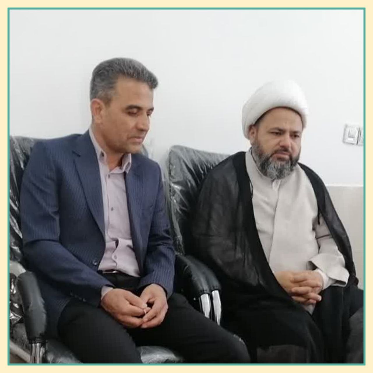 #دیدار ✅دیدار ریاست اداره آب و فاضلاب شهرستان عشق آباد با امام جمعه محترم 🔹الهی«رئیس اداره آب و فاضلاب»:به تشریح مسائل و مشکلات اداره آب و فاضلاب پرداختند و در این زمینه خواستار همکاری و همیاری مردم عزیز شهرستان در جهت رفع مشکلات و صرفه جویی در مصرف را داشتند. 🔸امام جمعه محترم:ضمن تبریک انتصاب ایشان و تشکر از همه عوامل زحمتکش اداره آب و فاضلاب بالاخص جناب آقای علی پور،خواستار پیگیری جهت اصلاح شبکه و جلوگیری از هدر رفت آب و پیگیری در مورد ارتقاء و افزایش نیرو در اداره جهت بهبود خدمات و همچنین در حل مسئله آب پایدار در منطقه تپه طاق تأکید کردند. ✅روابط عمومی نهاد امامت جمعه شهرستان عشق آباد @eshkabar