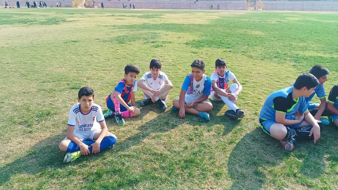 ⚽️اعزام بازیکنان فوتبال منتخب زیر ۱۴ سال شهرستان عشق آباد به اردوی انتخابی تیم کشوری در بیرجند 👈۵ بازیکن برتر زیر ۱۴ سال شهرستان عشق آباد که در آزمون استعداد یابی شهرستانی انتخاب شده بودن روز جمعه ۲ آبان به اردوی انتخابی کشور زیر ۱۴ سال که در ورزشگاه آزادی بیرجند برگزار شد اعزام شدند. در پایان از زحمات آقای روح الله دوستدار و آقای محمود رجب زاده تقدیر و تشکر می گردد. 🔻روابط عمومی هیات فوتبال شهرستان عشق آباد 🔻 @eshkabar