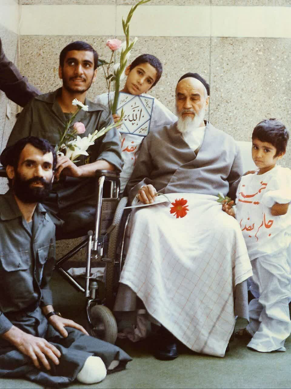 #بسیج_مردم_اقتدار_ملی ❤️من دست یکایک شما بسیجیان را میبوسم و میدانم اگر مسئولین نظام اسلامی از شما غافل شوند به آتش دوزخ الهی خواهند سوخت ۶۷/۹/۲ روابط عمومی حوزه مقاومت بسیج مالک اشتر @eshkabar