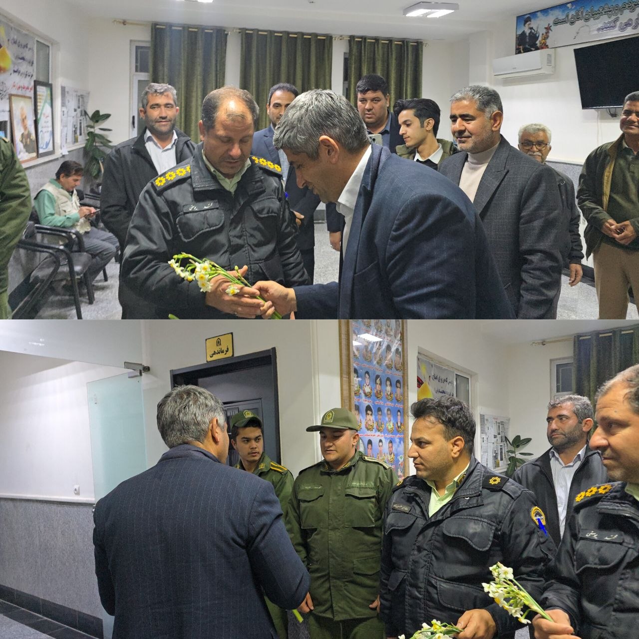 #شهرستان_عشق_آباد #دهستان_ده_محمد ✅️ حضور مهندس محمّد نصیری نماینده مردم در مجلس شورای اسلامی در پاسگاه انتظامی ده محمّد 🔹️نماینده مردم ضمن قدردانی از تلاش‌ها و زحمات شبانه‌روزی کارکنان خدوم نیروی انتظامی، از خدمات ارزنده آنان در تأمین امنیت منطقه تقدیر کرد و به آنان خداقوت و خسته‌نباشید گفت. 🔹️فرماندار عشق آباد و برخی مسئولین شهرستان طبس و شهرستان عشق آباد مهندس نصیری را همراهی نمودند. @eshkabar