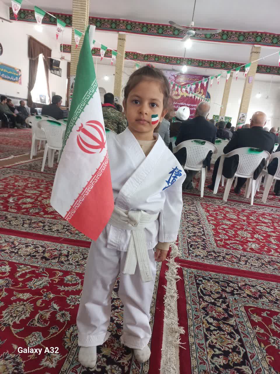 پرچم های زیبا بر گونه کودکانمان، فردای ایران را روشن کرده است حلما خانم محمدی @eshkabar